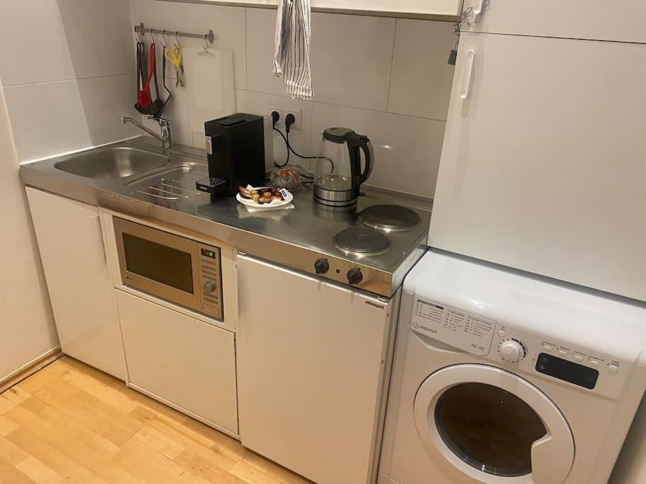 Апартаменты Cozy Appartm With + Airport/City Center Connection Вена Экстерьер фото